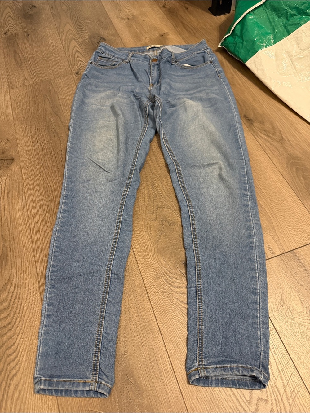 Encore size 9 jeans super soft and stretchy @@@@